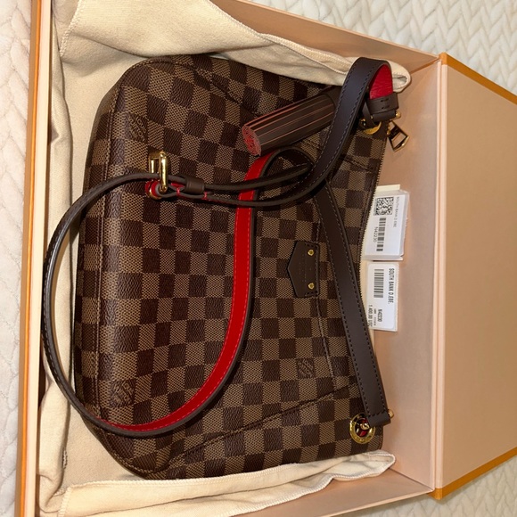 Authentic discontinued Louis Vuitton South Bank Besace - Picture 3 of 8